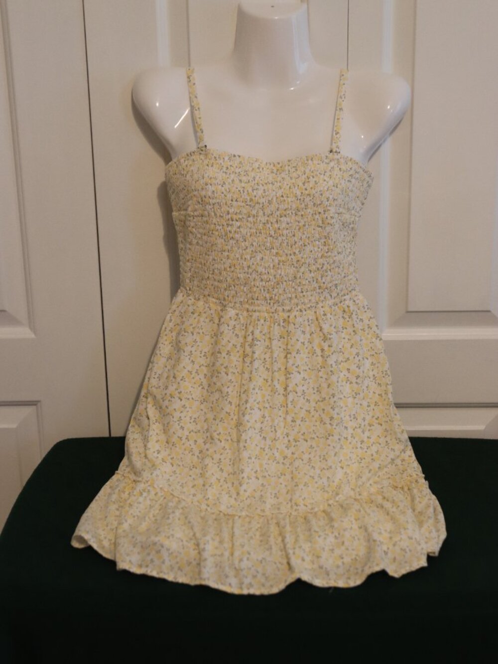 Hollister Spaghetti Strap Smocked Bodice Tiered Ruffle Hem Floral Print Dress M - Picture 16 of 16